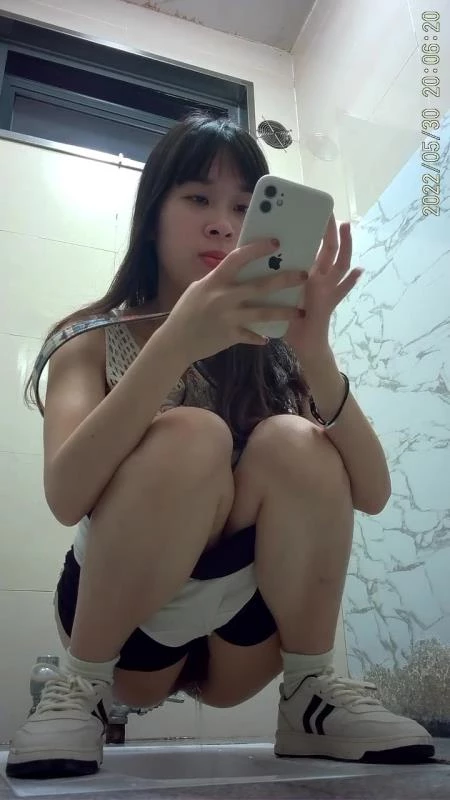 BFJP-75 - Beautiful Girl Toilet Voyeur Urination 美少女トイレ盗撮放尿 Uncensored HD (2024)